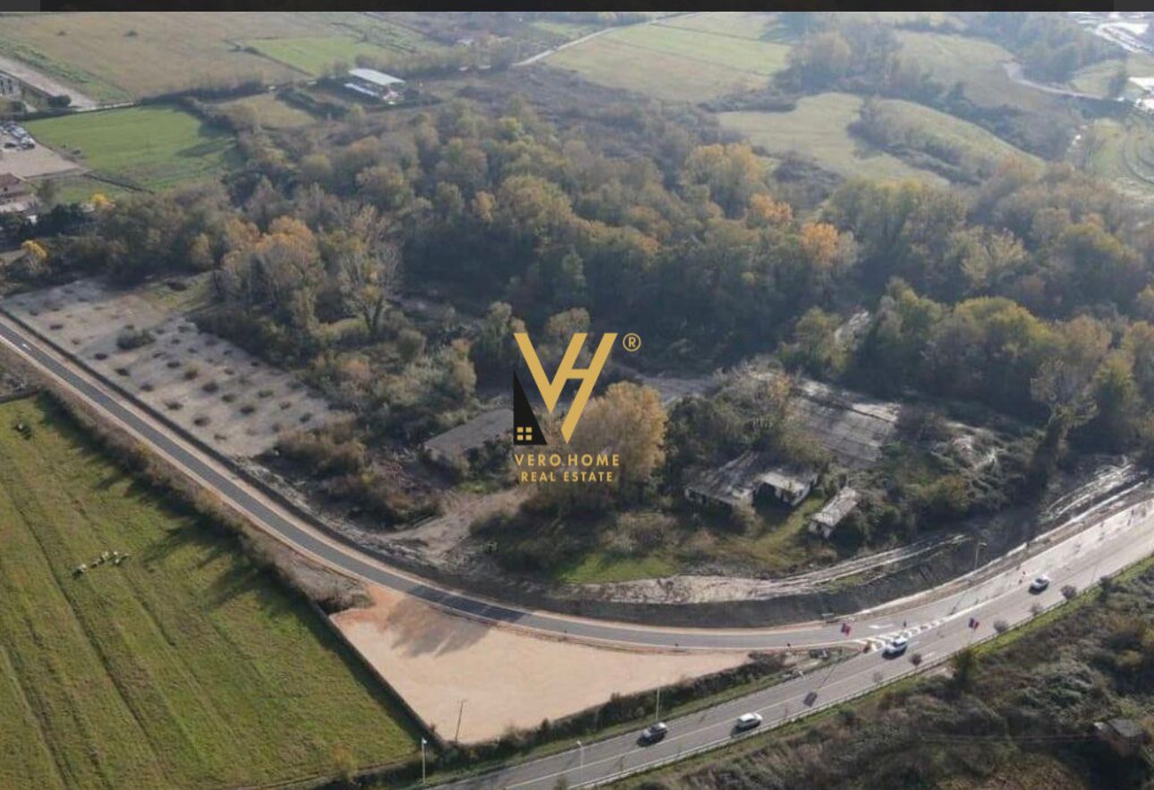 TOKE 1.400M2 ME QERA TE AEROPORTI RINAS 2.800 EURO