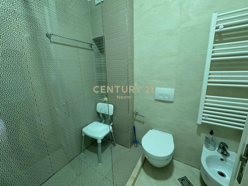 Jepet me qira apartament 2+1 ne Liqenin e Thate!