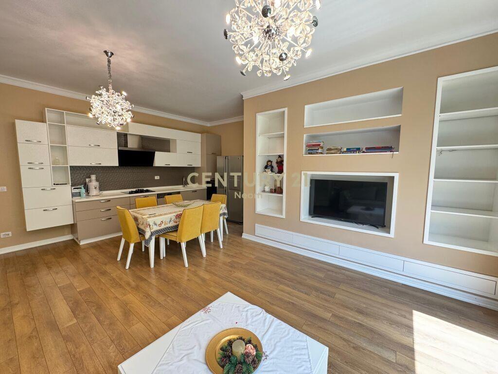 Jepet me qira apartament 2+1 ne Liqenin e Thate!