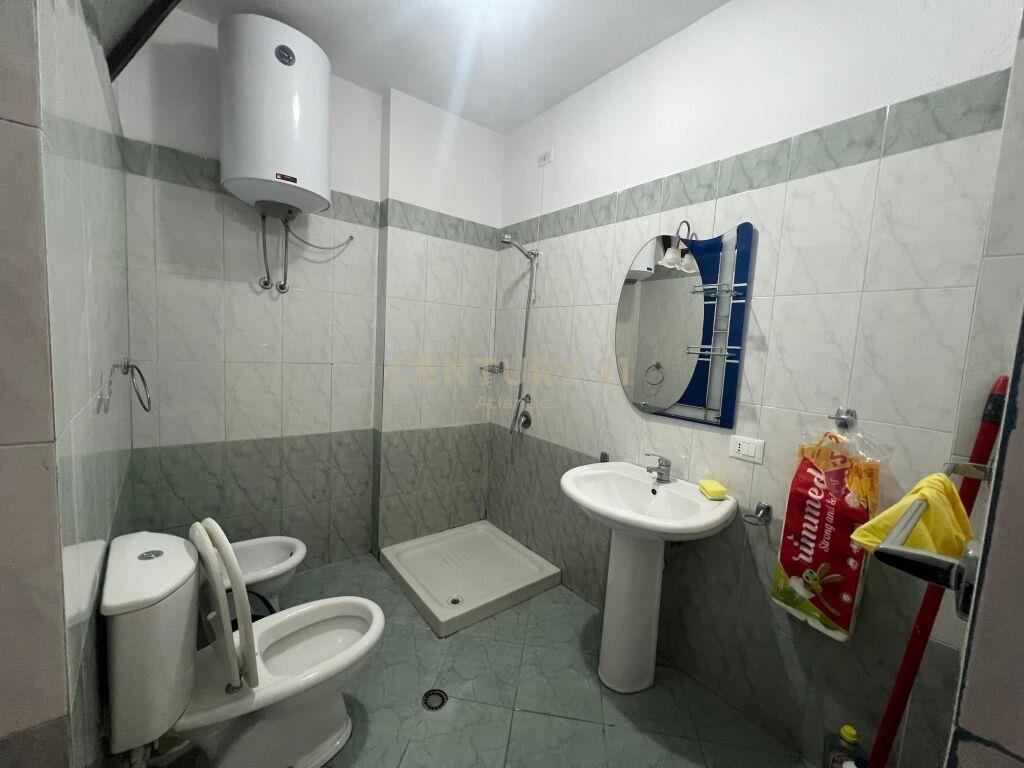JEPET ME QIRA APARTAMENT 2+1+2 TUALETE TEK ISH RAJONI NE DUR
