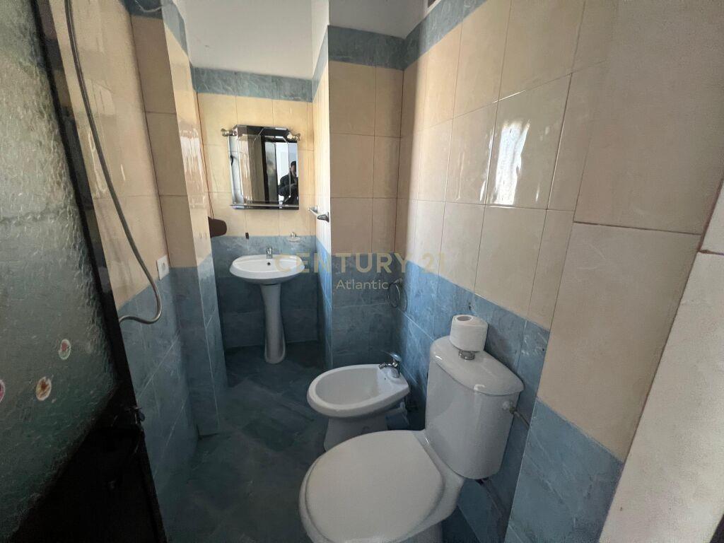 JEPET ME QIRA APARTAMENT 2+1+2 TUALETE TEK ISH RAJONI NE DUR