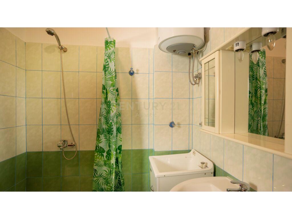 JEPET APARTAMENT 1+1 ME QERA NE PLAZH HEKURUDHA PRAN DETIT !