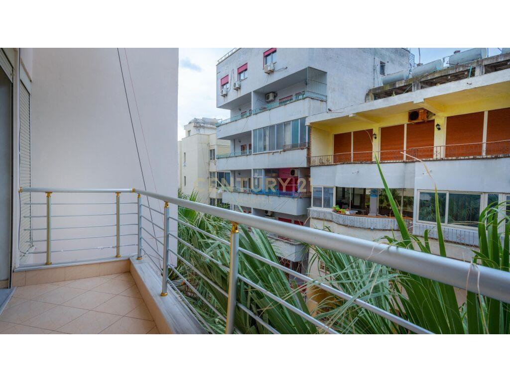 JEPET APARTAMENT 1+1 ME QERA NE PLAZH HEKURUDHA PRAN DETIT !