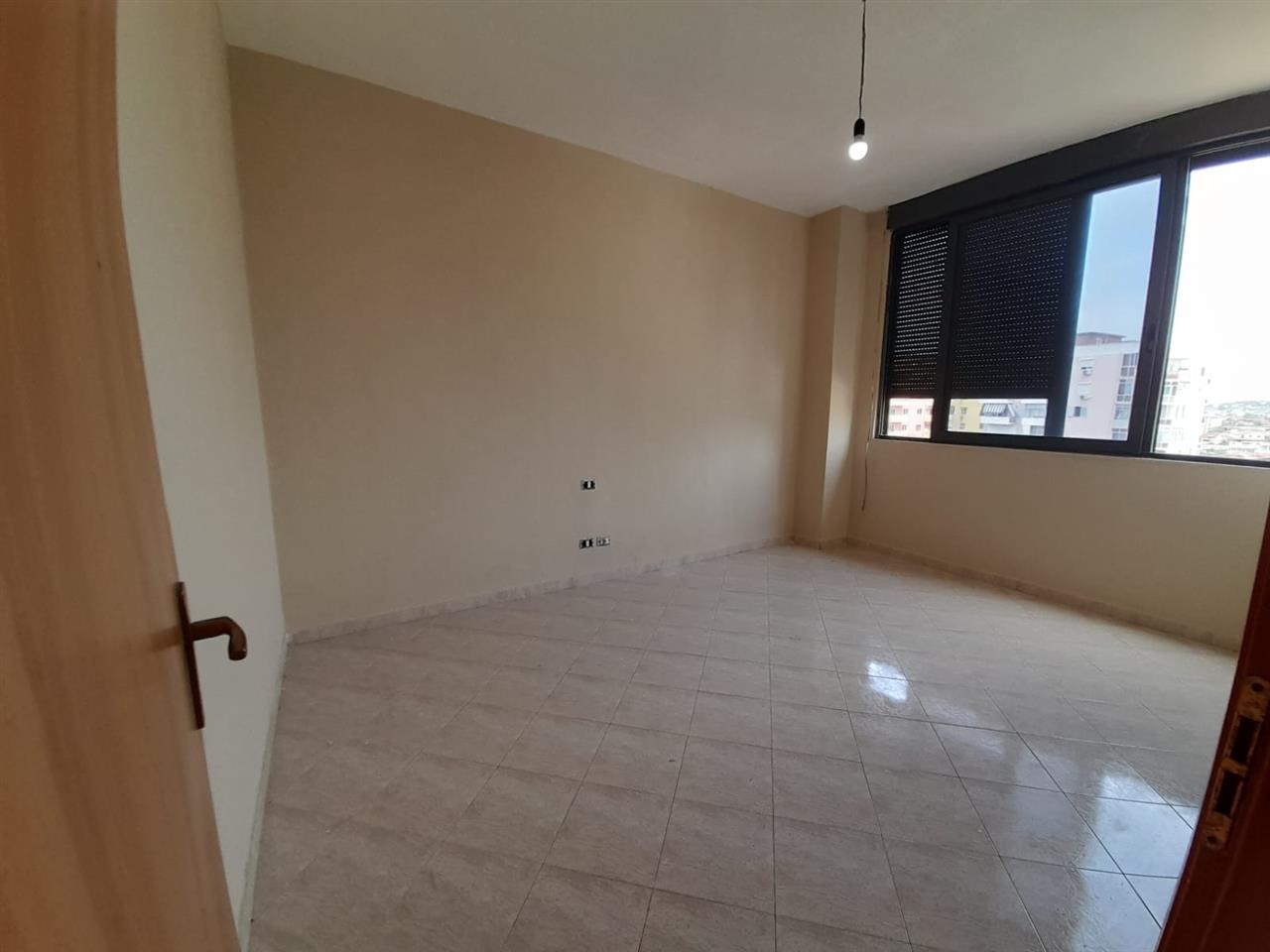 shitet apartament okazion 2+1 ne plazh