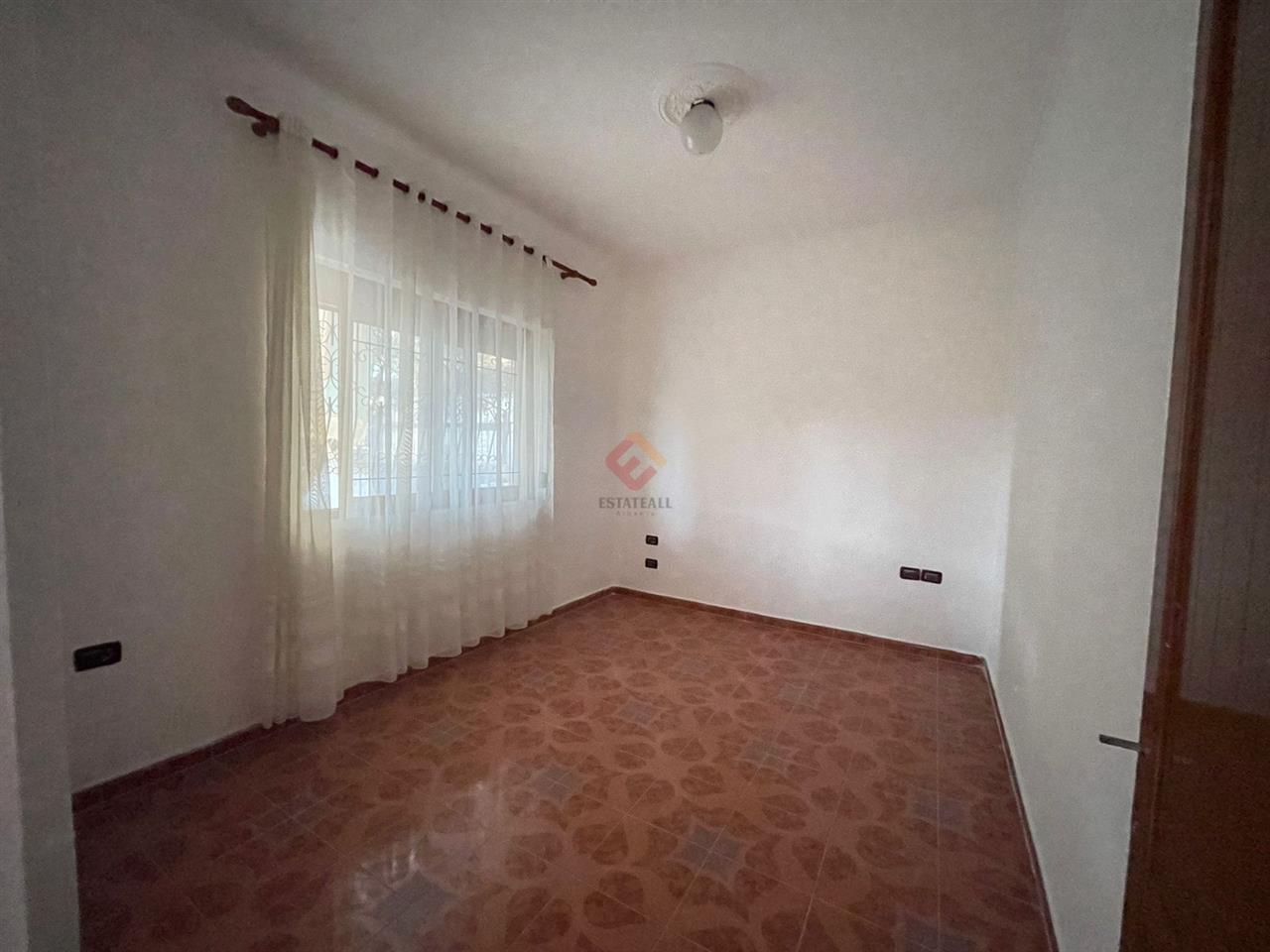 Shitet shtepi private 120m2 me sip.trualli 388m2 ne VLORE