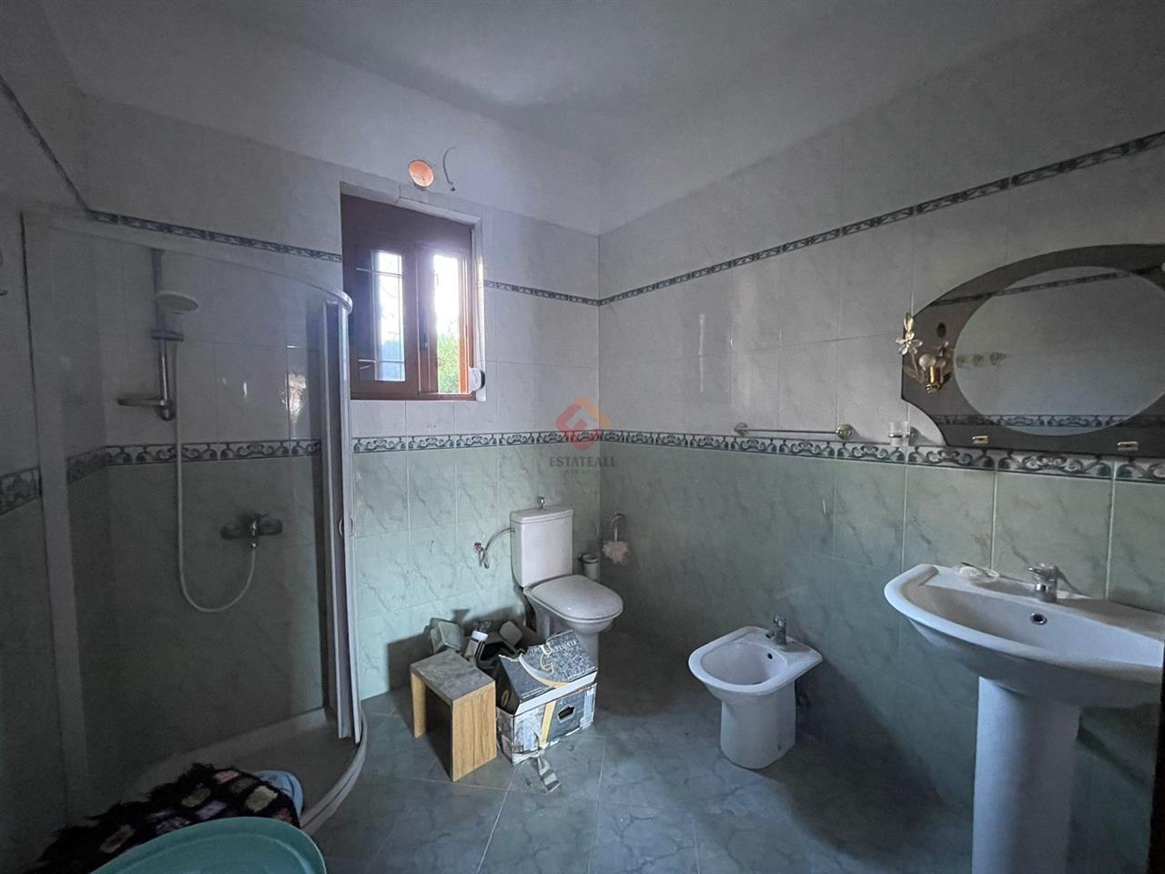 Shitet shtepi private 120m2 me sip.trualli 388m2 ne VLORE