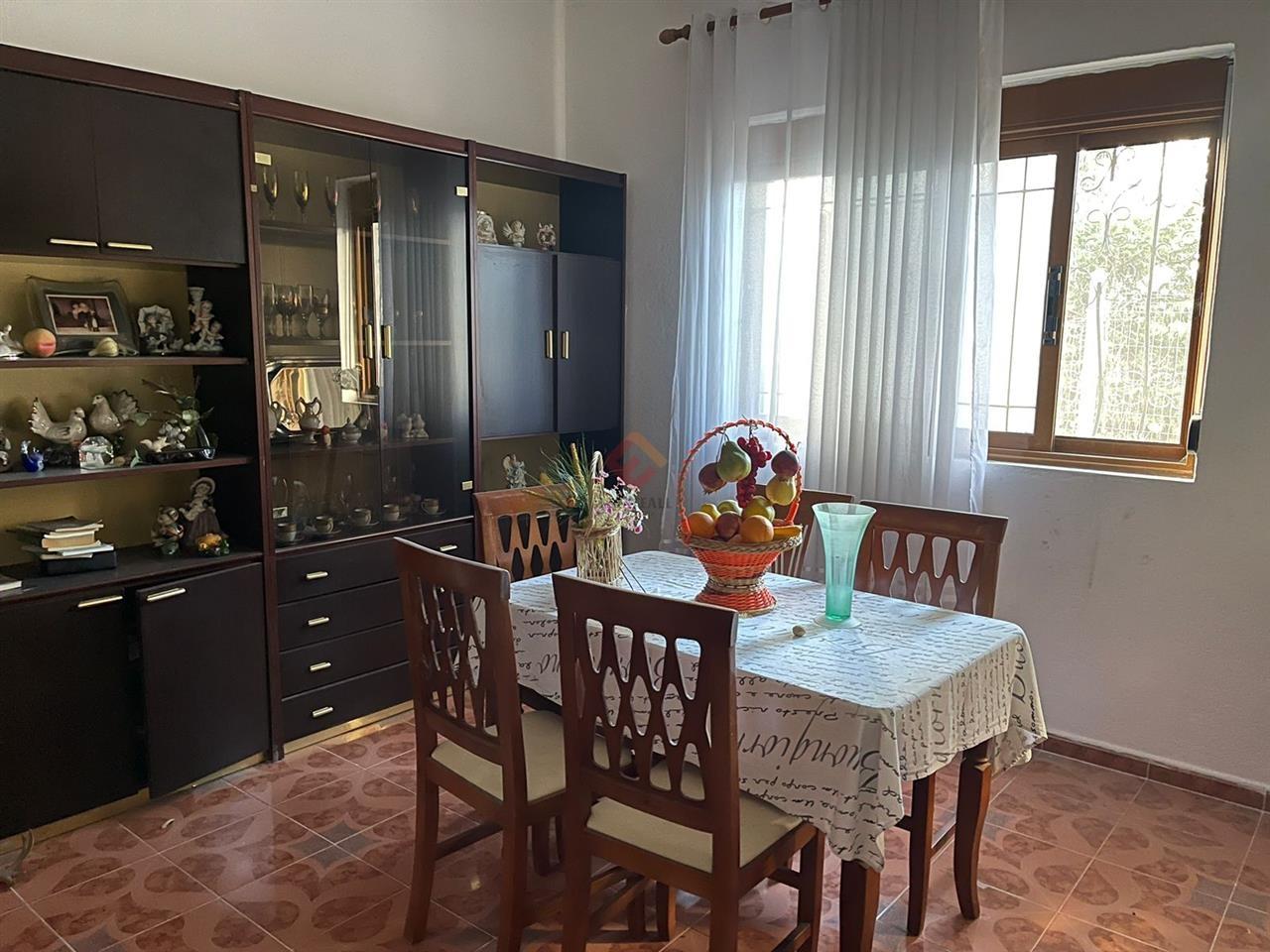 Shitet shtepi private 120m2 me sip.trualli 388m2 ne VLORE