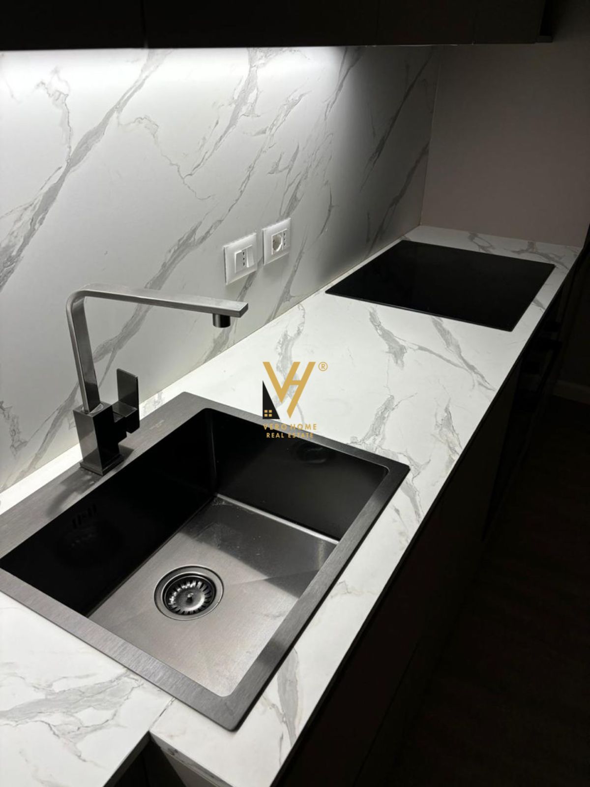 AMBIENT BIZNESI ME QERA NE BLLOK 70.000 LEKE