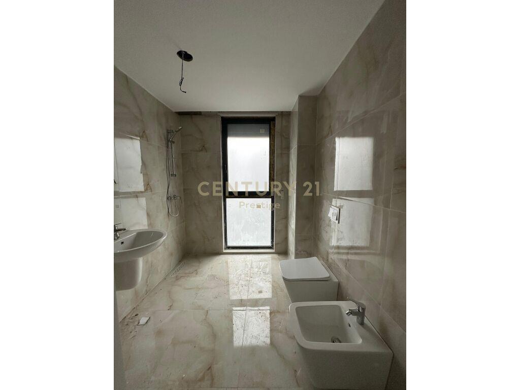 APARTAMENT 2+1+2 PER SHITJE TEK AKSES TIRANA, LAPRAKE!