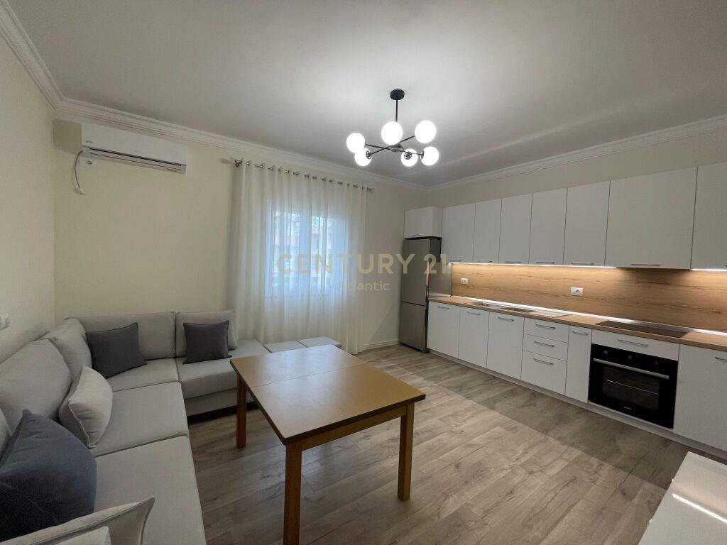 Jepet me qera kati 2-te i nje vile 4-teshe ne spitalle