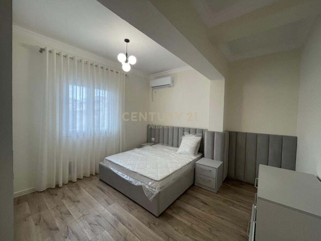 Jepet me qera kati 2-te i nje vile 4-teshe ne spitalle