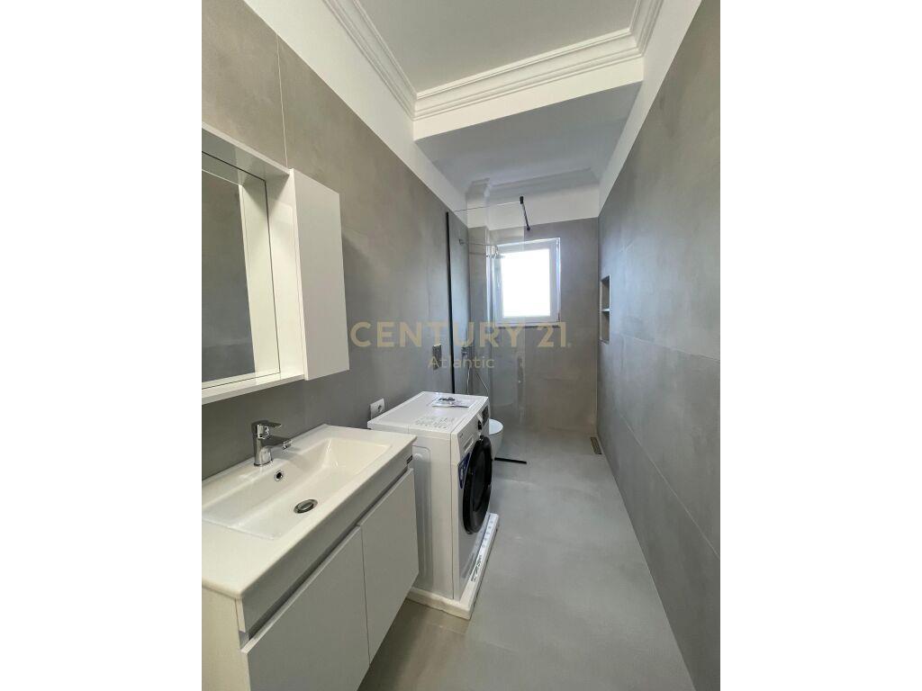 Jepet me qera kati 2-te i nje vile 4-teshe ne spitalle