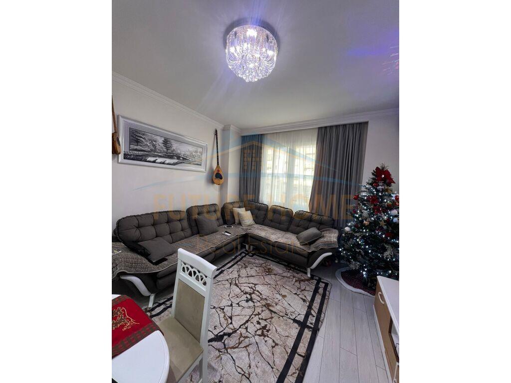 Shitet, Apartament 1+1, Unaza e Re, Tiranë.