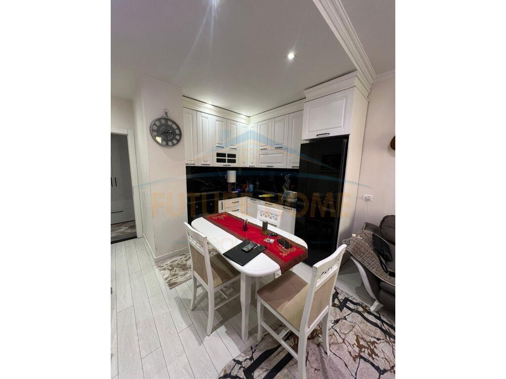 Shitet, Apartament 1+1, Unaza e Re, Tiranë.