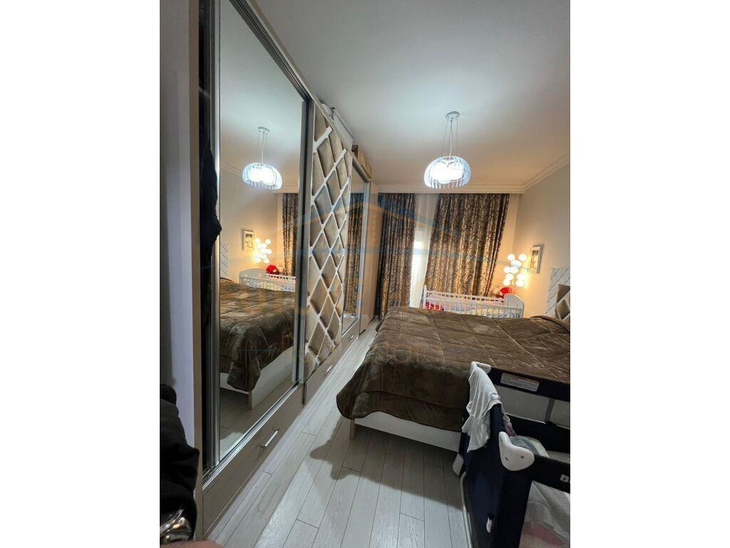 Shitet, Apartament 1+1, Unaza e Re, Tiranë.