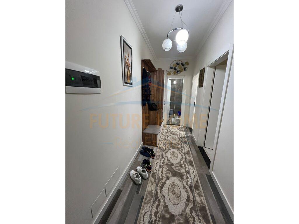 Shitet, Apartament 1+1, Unaza e Re, Tiranë.