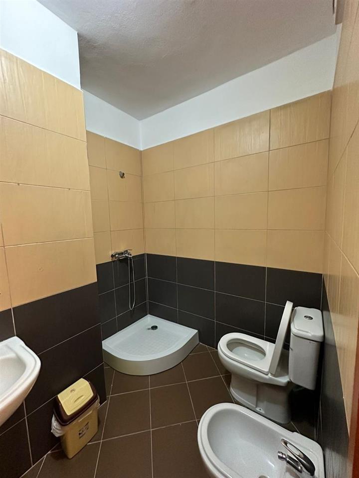 Jepet ap/ment me qera per afat te gjate! Rrota e kuqe plazh!