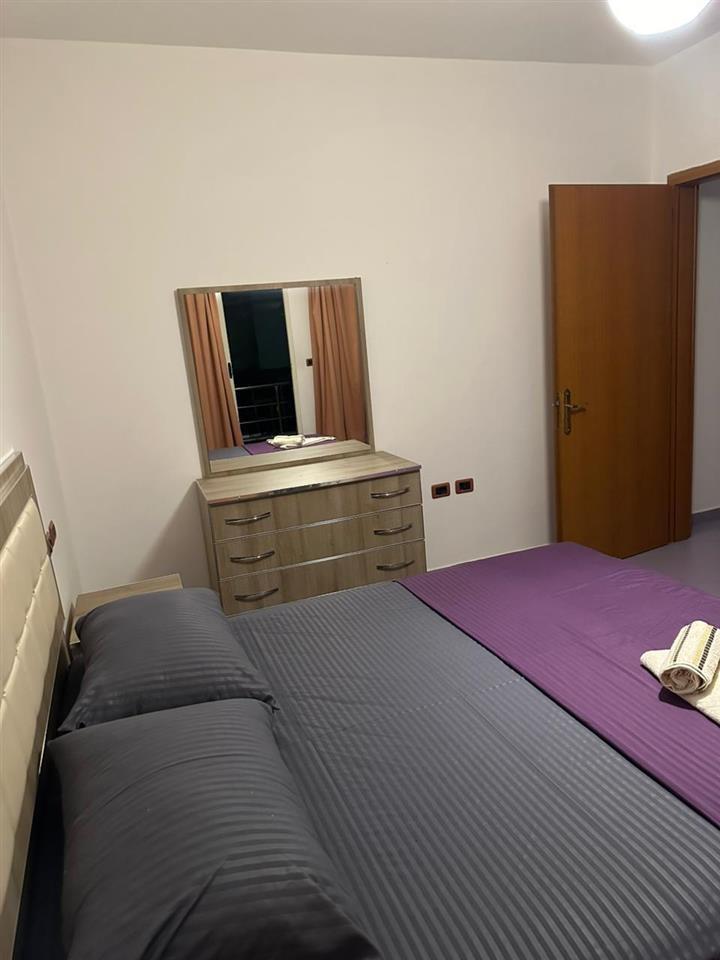 Jepet ap/ment me qera per afat te gjate! Rrota e kuqe plazh!