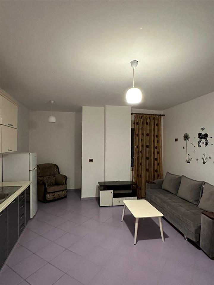 Jepet ap/ment me qera per afat te gjate! Rrota e kuqe plazh!