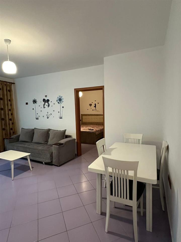 Jepet ap/ment me qera per afat te gjate! Rrota e kuqe plazh!