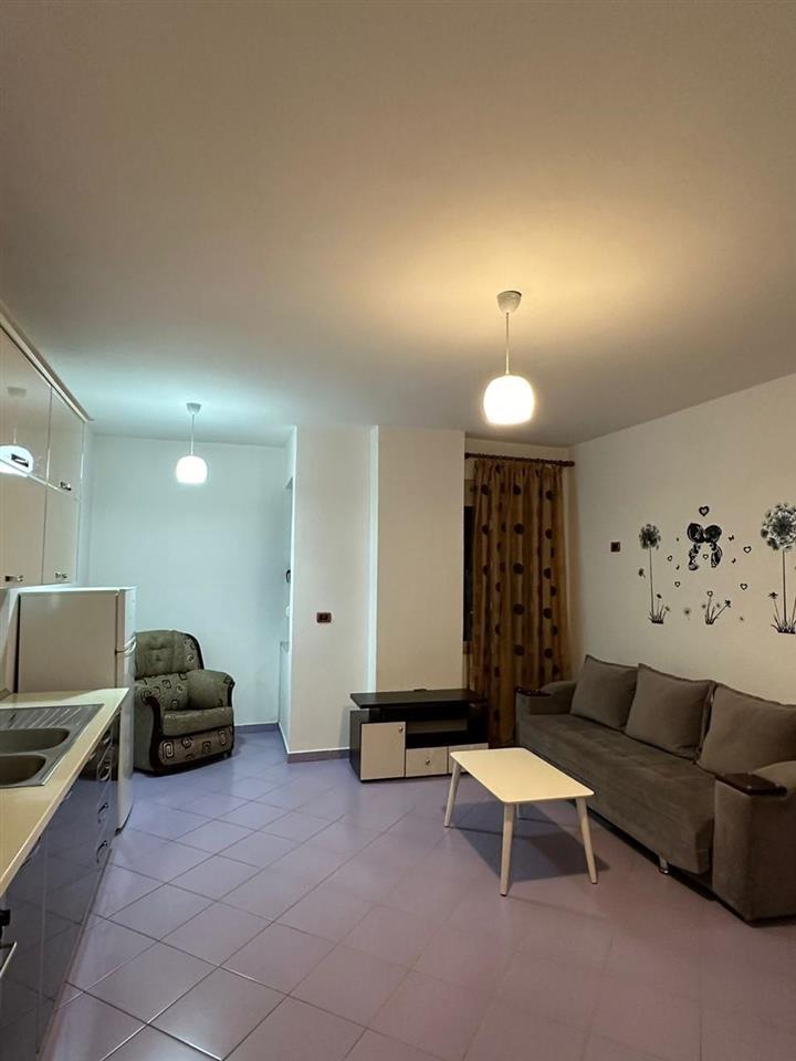 Jepet ap/ment me qera per afat te gjate! Rrota e kuqe plazh!