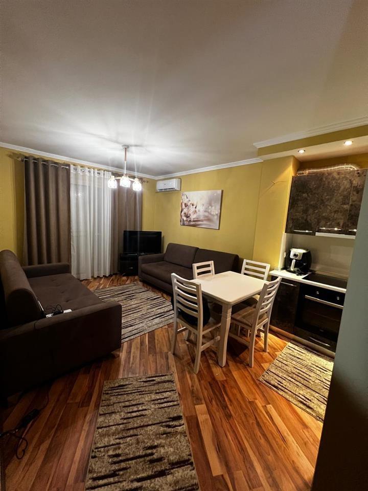 Shitet okazion 1+1 75 m2 depo mobilim luks 82000 euro