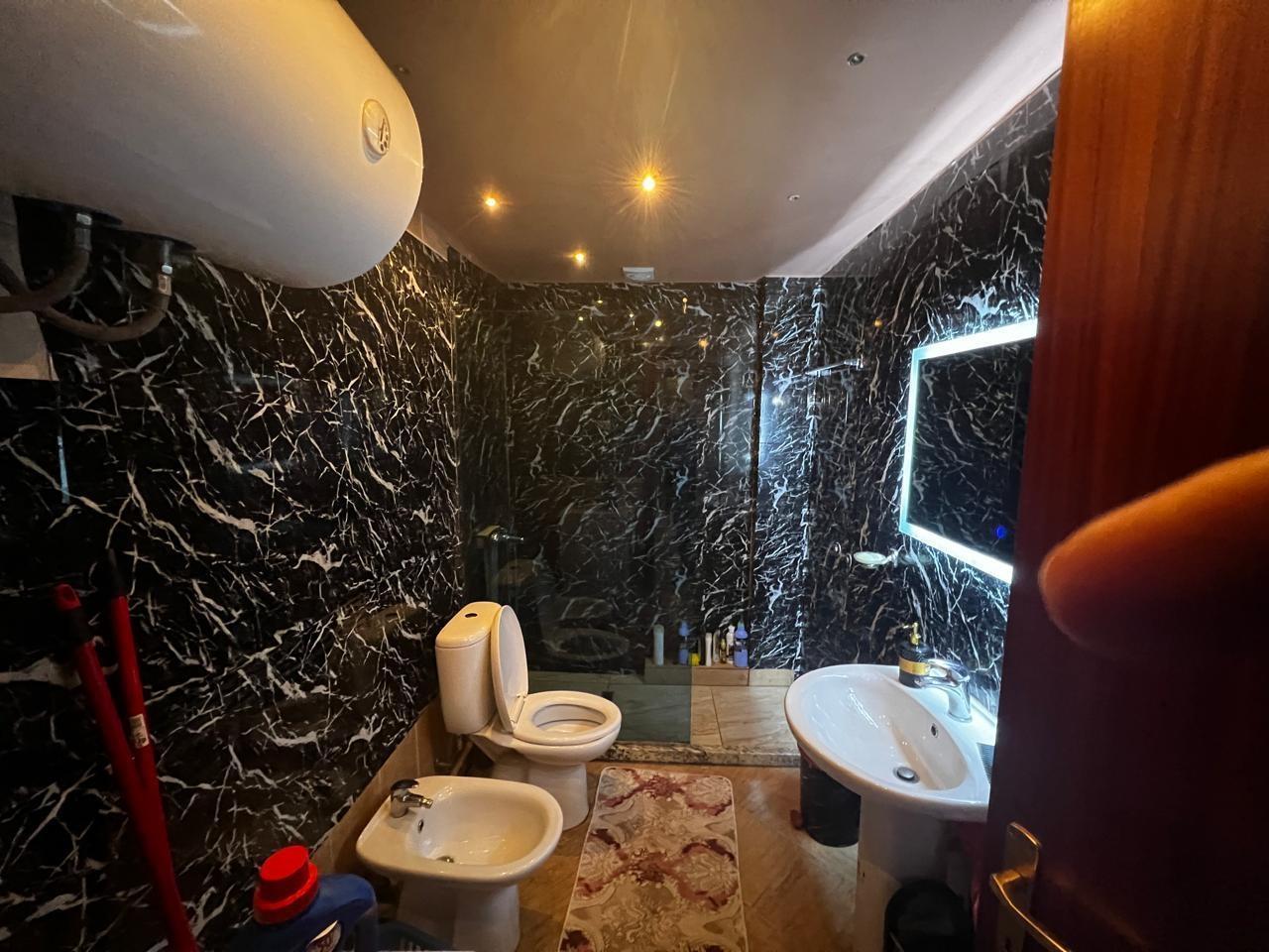 Shitet okazion 1+1 75 m2 depo mobilim luks 82000 euro