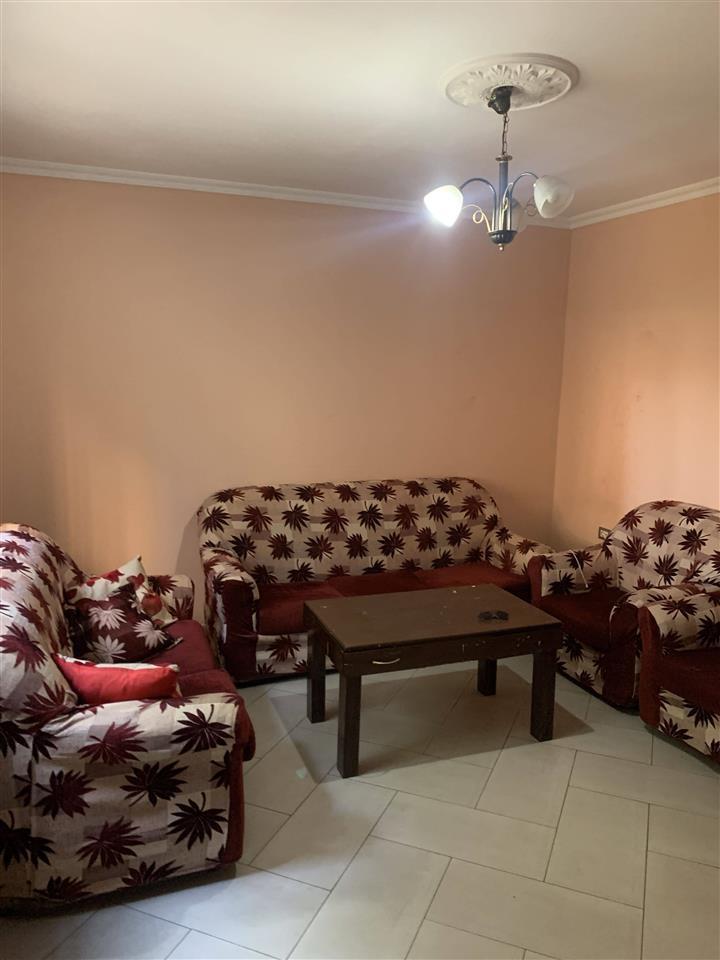 Shtepi 2+1 e pa mobiluar 2 banjo oborr dhe pakim i mbuluar