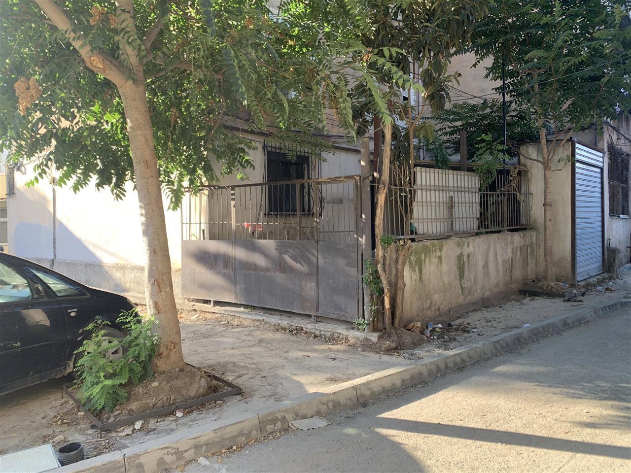 Shtepi 2+1 e pa mobiluar 2 banjo oborr dhe pakim i mbuluar