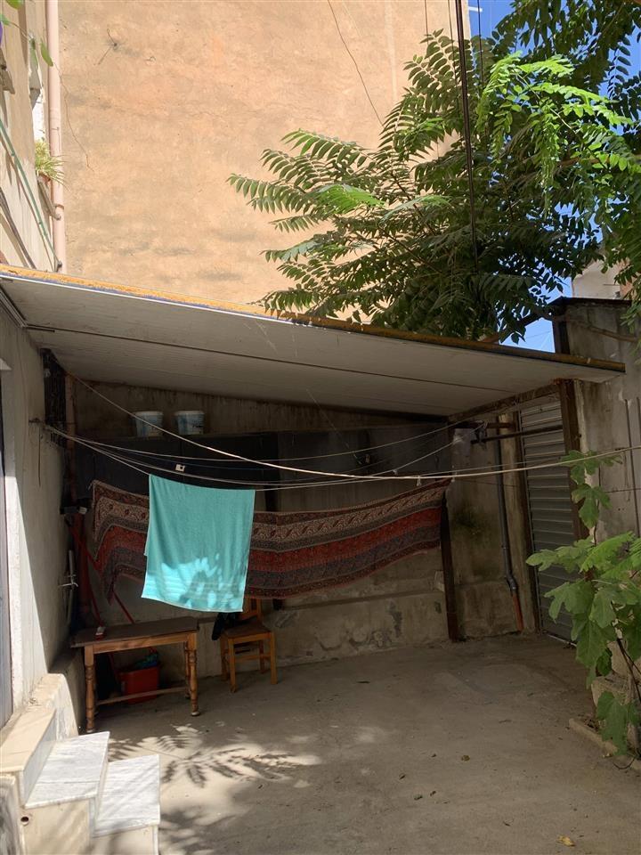 Shtepi 2+1 e pa mobiluar 2 banjo oborr dhe pakim i mbuluar