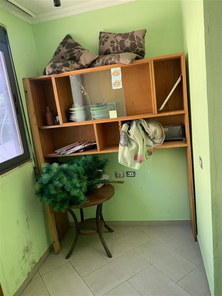 Shtepi 2+1 e pa mobiluar 2 banjo oborr dhe pakim i mbuluar