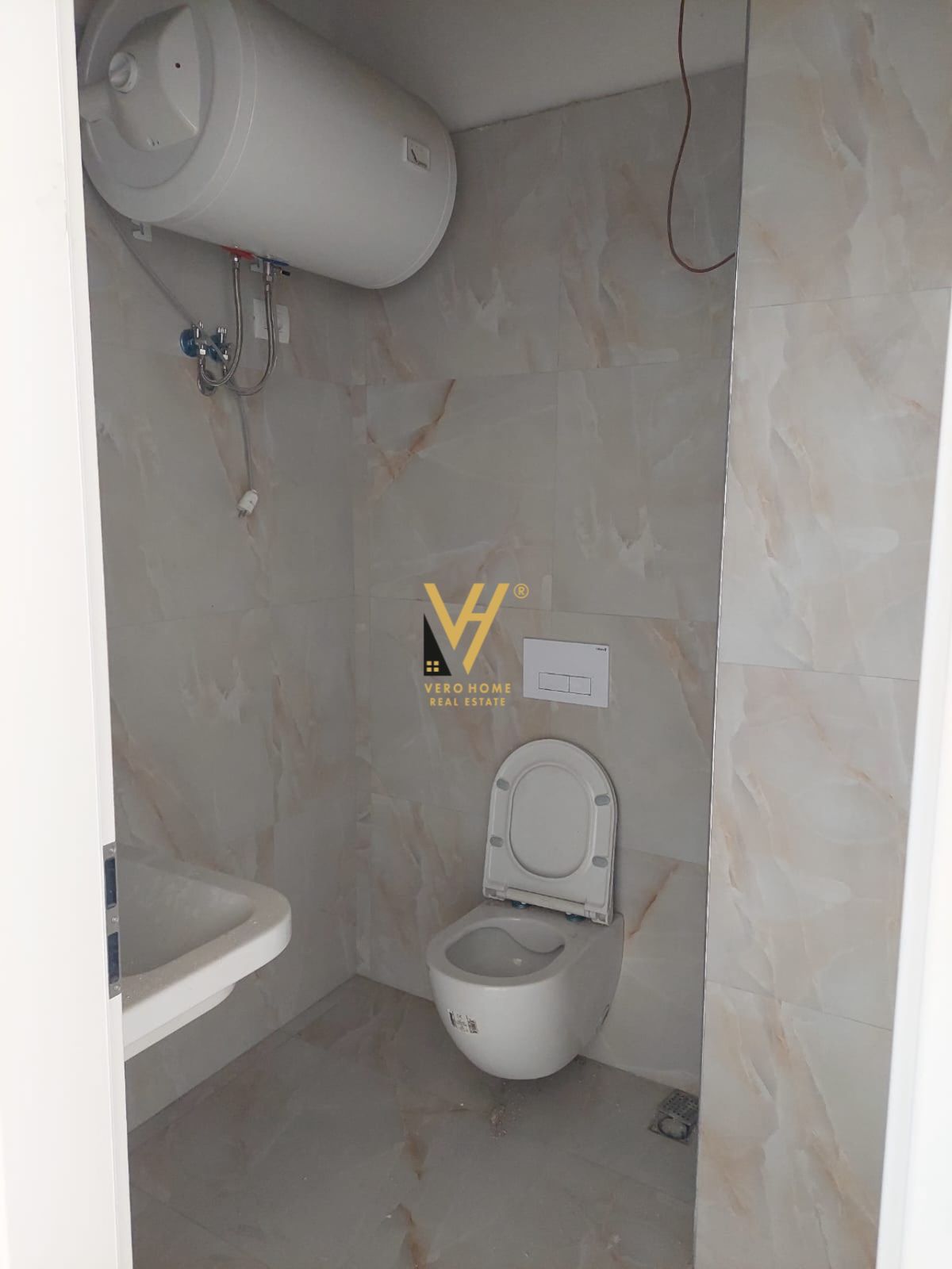 DYQAN 117 M2 TE RRUGA JORDAN MISJA 290.000 EURO