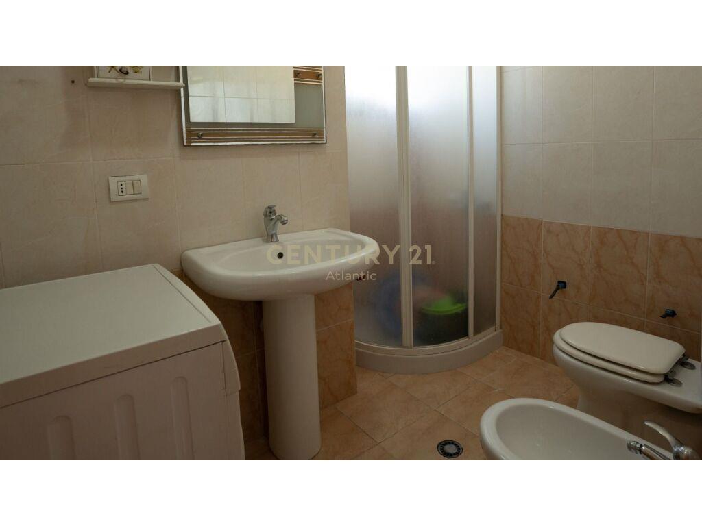 SHITET APARTAMENT 2+1+2+VERANDE ME PAMJE DETI NE PLAZH ILIRI