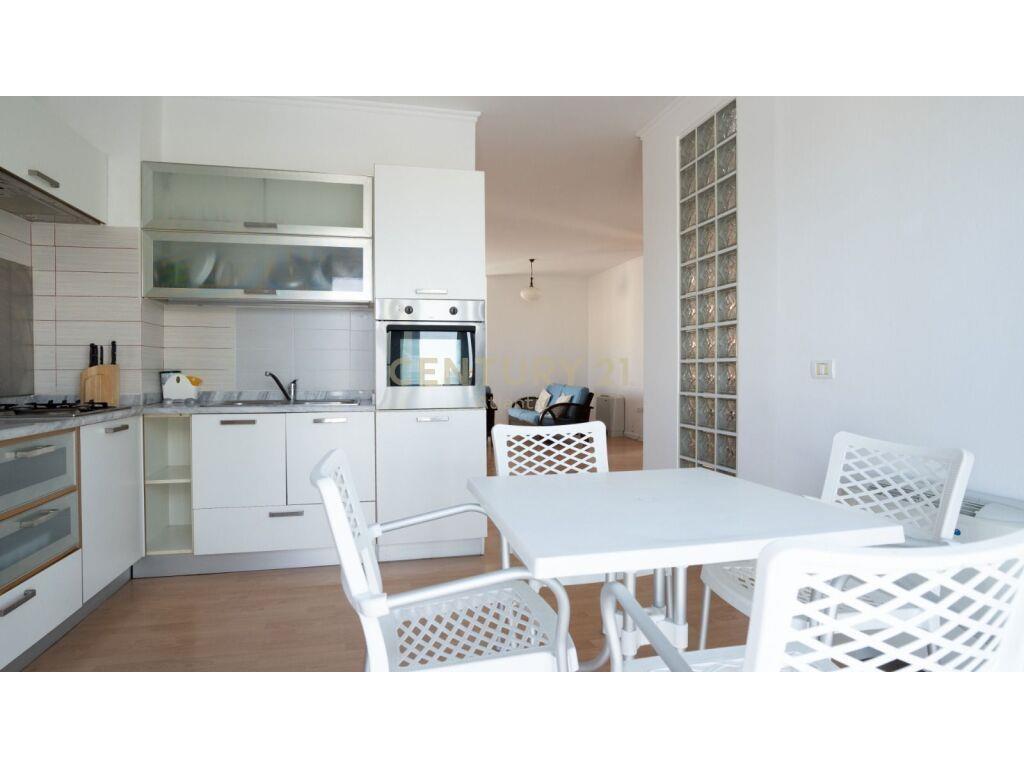 SHITET APARTAMENT 2+1+2+VERANDE ME PAMJE DETI NE PLAZH ILIRI