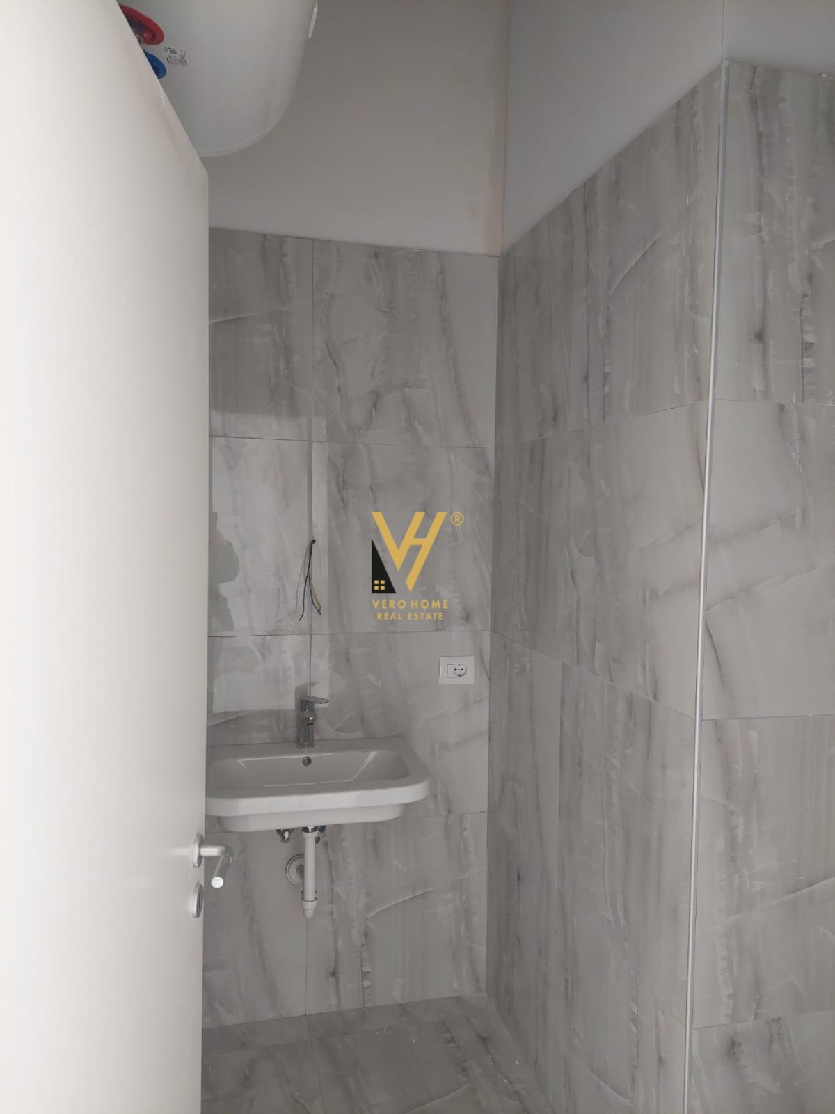 DYQAN 92 M2 TE RRUGA JORDAN MISJA 228.000 EURO