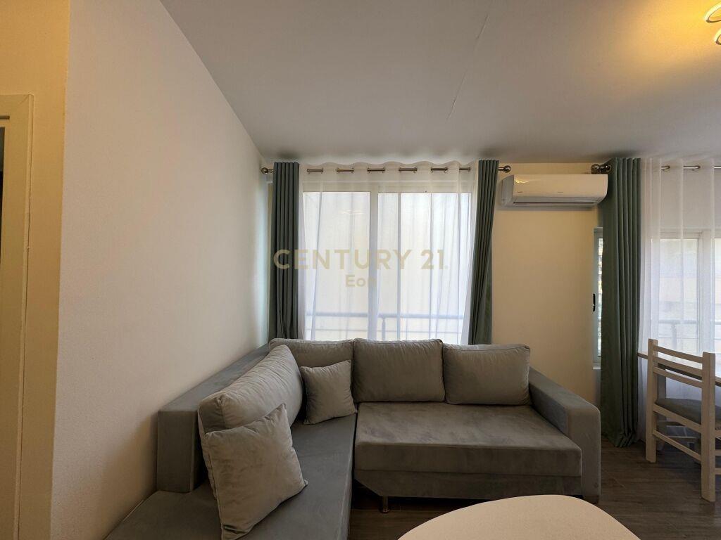 APARTAMENT 1+1 PAMJE DETI+POST PARKIMI NE SHKEMBIN E KAVAJES