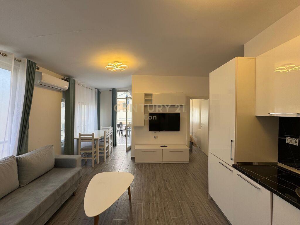 APARTAMENT 1+1 PAMJE DETI+POST PARKIMI NE SHKEMBIN E KAVAJES