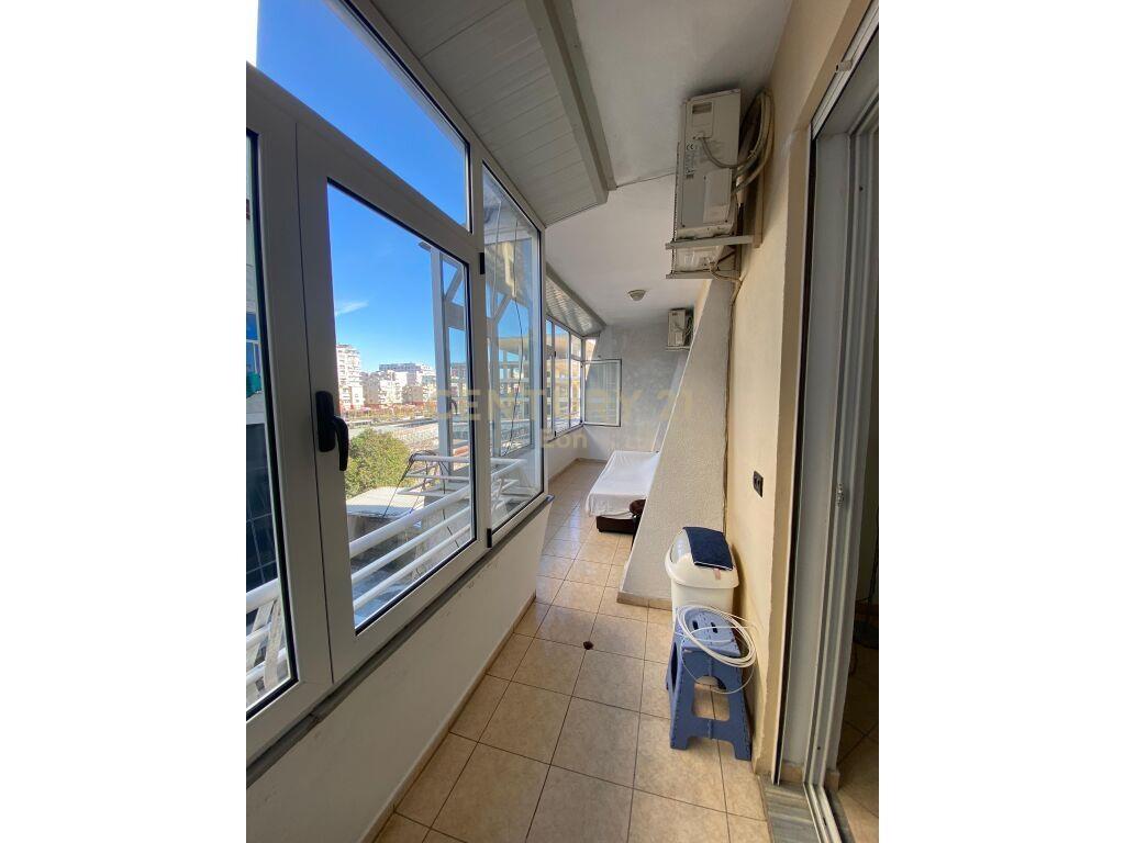 SHITET APARTAMENT 1+1,TEK RRUGA E RE E PORTIT!