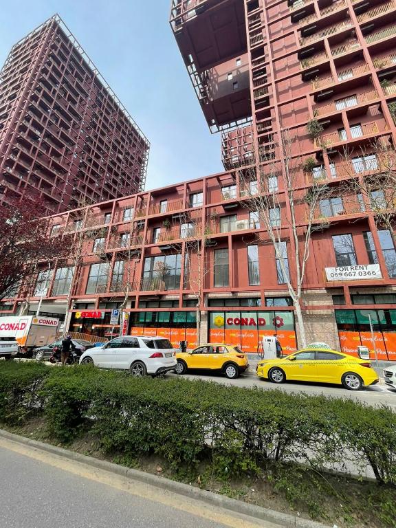 Jepet me Qira 370 M2 Open Space. Garden Building