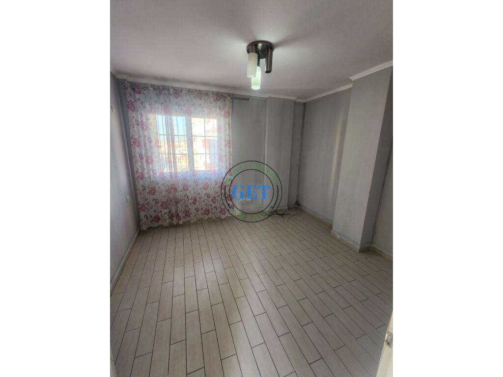 Shitet, Apartament 1+1 Me Verande, Plazh Hekurudha