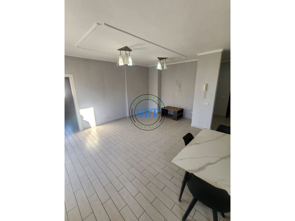 Shitet, Apartament 1+1 Me Verande, Plazh Hekurudha