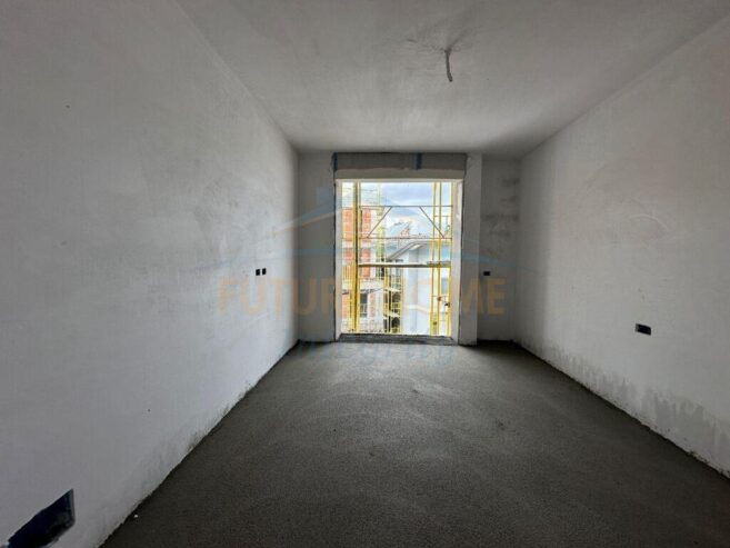 Shitet apartament 2+1+2 Palladium Residence Liqeni i Thate