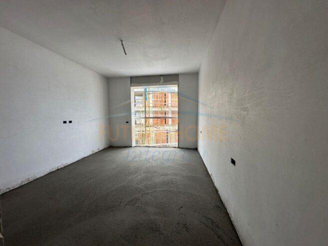 Shitet apartament 2+1+2 Palladium Residence Liqeni i Thate