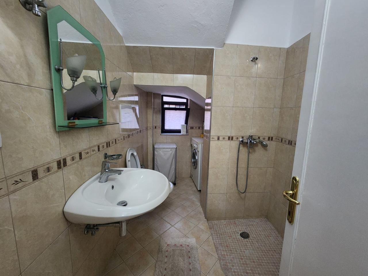 Jepet apartamenet me qera ditore/javore/mujore