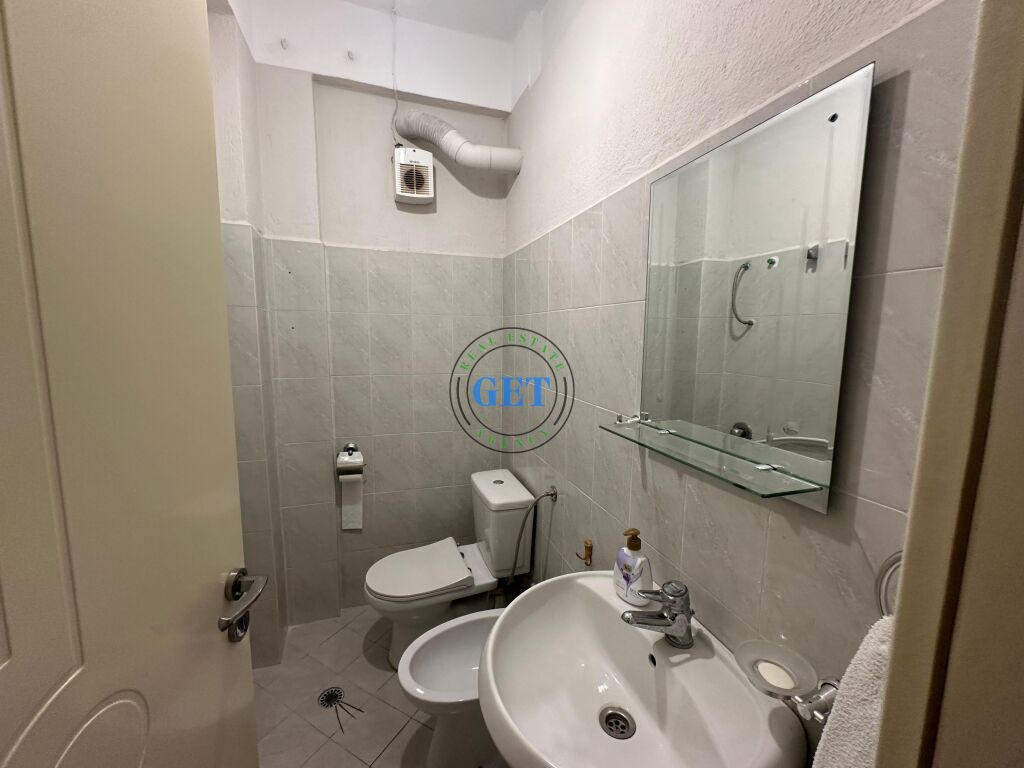 Shitet Apartament 2+1+2 +2 Ballkone,Golem