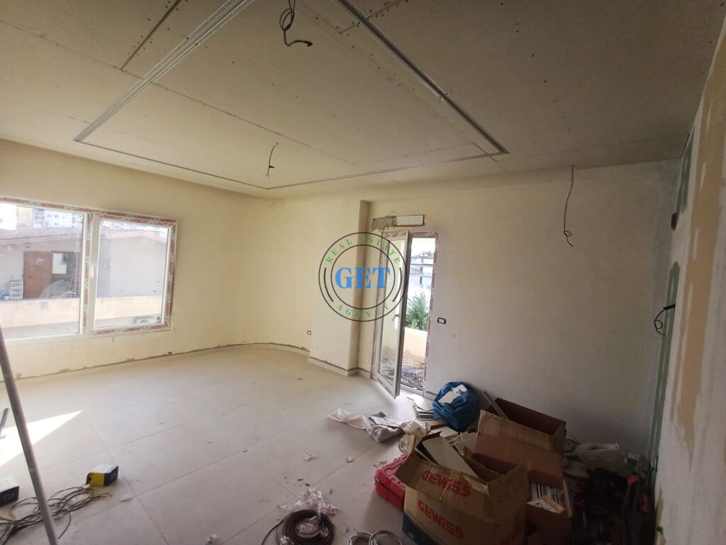 Shitet, Apartament 2+1, Tregu Industrial, Durres!