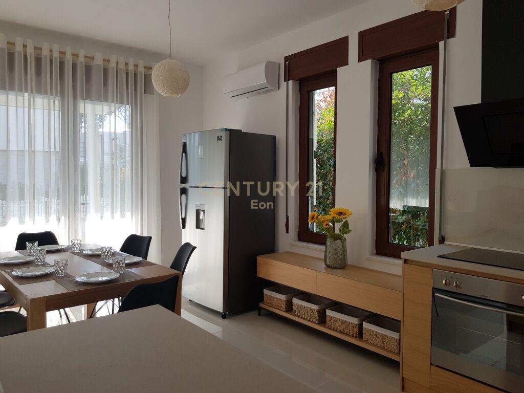 Vila me Qira në Gjirin e Lalzit!