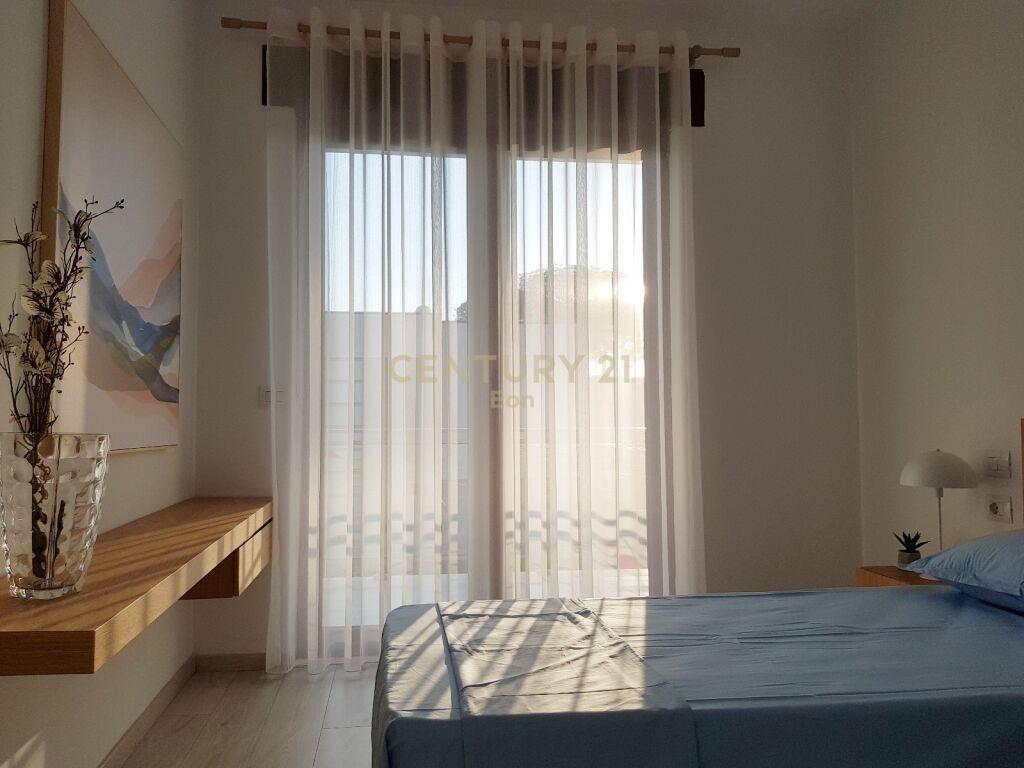 Vila me Qira në Gjirin e Lalzit!