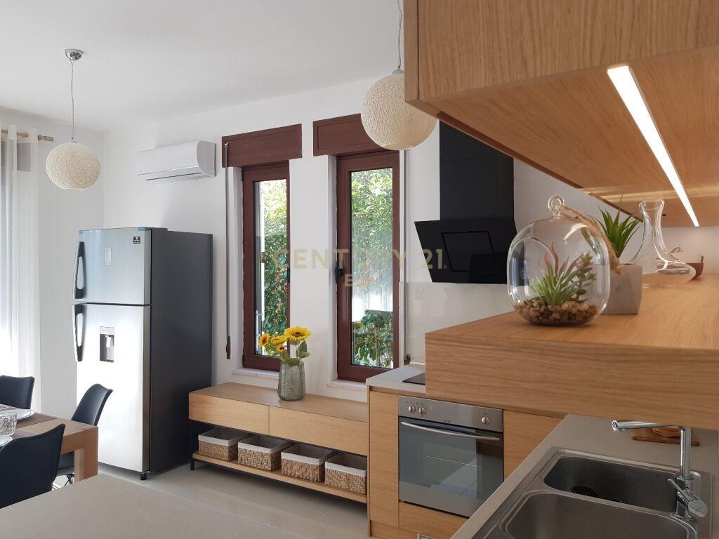 Vila me Qira në Gjirin e Lalzit!