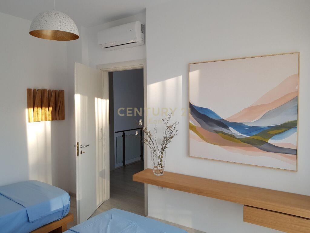 Vila me Qira në Gjirin e Lalzit!